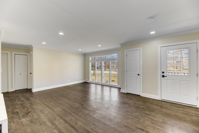 interior space with dark wood-style floors, baseboards, ornamental molding, and recessed lighting