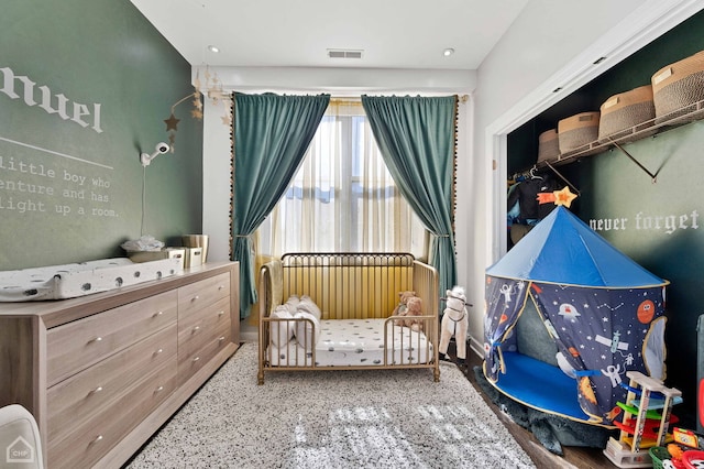 bedroom with visible vents and speckled floor