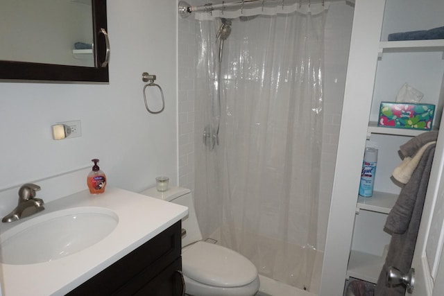 full bath featuring toilet, curtained shower, and vanity