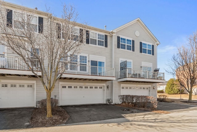 townhome / multi-family property featuring a garage and driveway