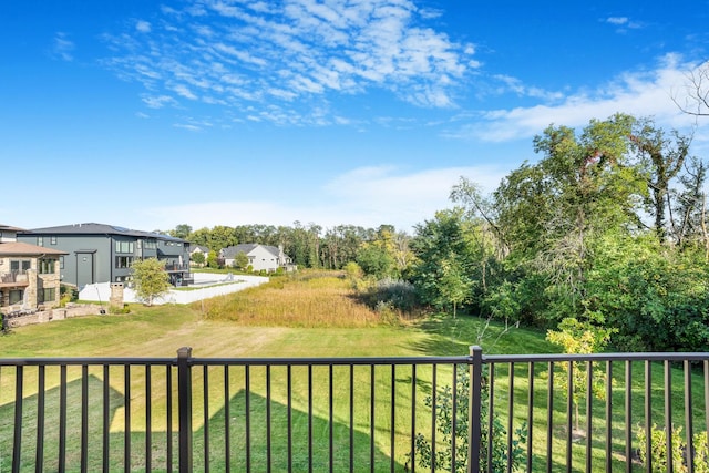 view of yard featuring a residential view