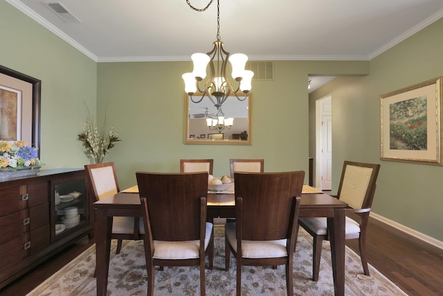 dining area with visible vents, a notable chandelier, ornamental molding, dark wood-style floors, and baseboards