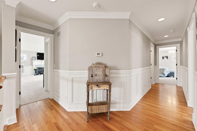 corridor with visible vents, a wainscoted wall, a chandelier, recessed lighting, and light wood-style flooring