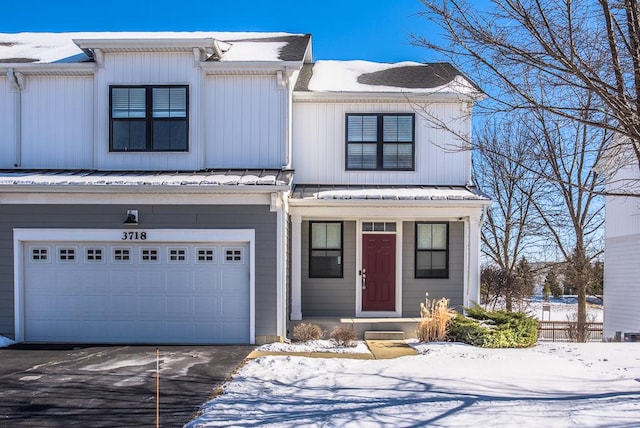 view of front of house with metal roof and driveway