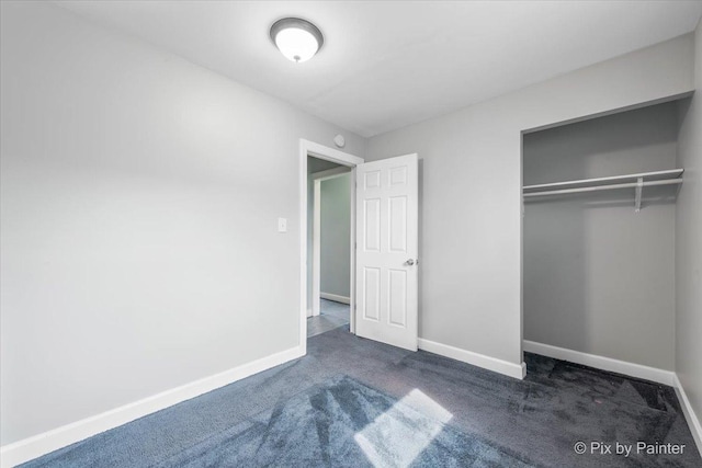 unfurnished bedroom featuring a closet, baseboards, and carpet floors