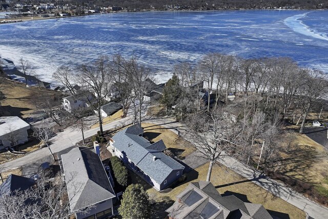 bird's eye view with a water view