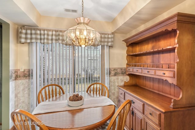 dining area with visible vents and a notable chandelier