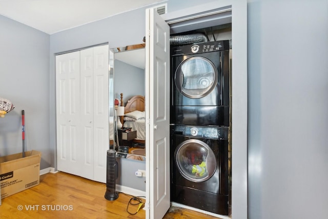 7311 N Ashland Blvd Unit 2A, Chicago, IL 60626 - laundry area featuring estacked washer and dryer and wood finished floors