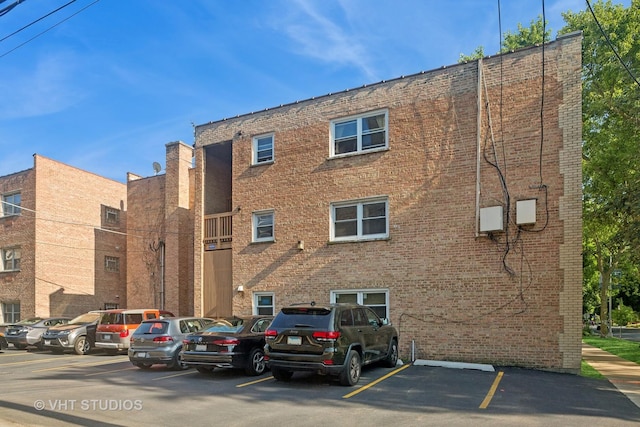 7311 N Ashland Blvd Unit 2A, Chicago, IL 60626 - view of property featuring uncovered parking