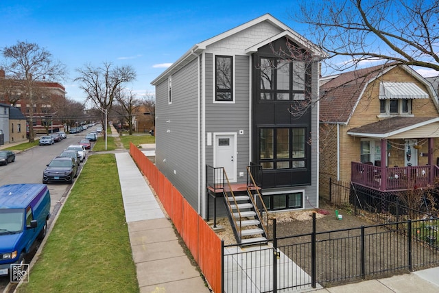 view of front facade with a fenced front yard