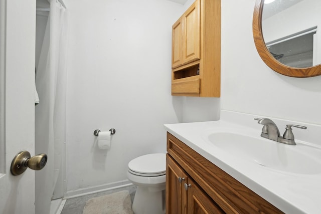 full bath featuring toilet, baseboards, and vanity