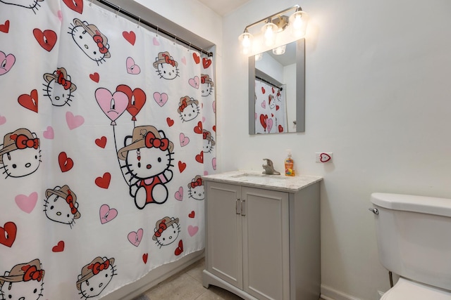 full bath featuring toilet, curtained shower, tile patterned floors, and vanity