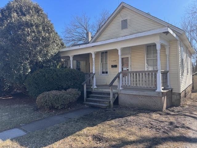 view of front of house with a porch