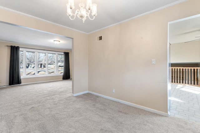 carpeted spare room featuring ornamental molding, a chandelier, visible vents, and baseboards