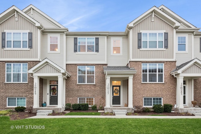 view of front of house with brick siding and a front yard