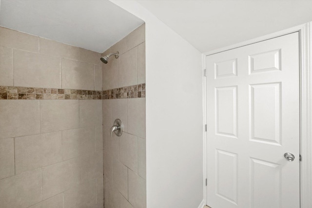 full bath with tiled shower