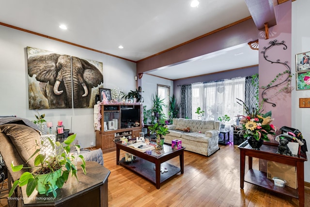 living area featuring ornamental molding, hardwood / wood-style floors, and recessed lighting