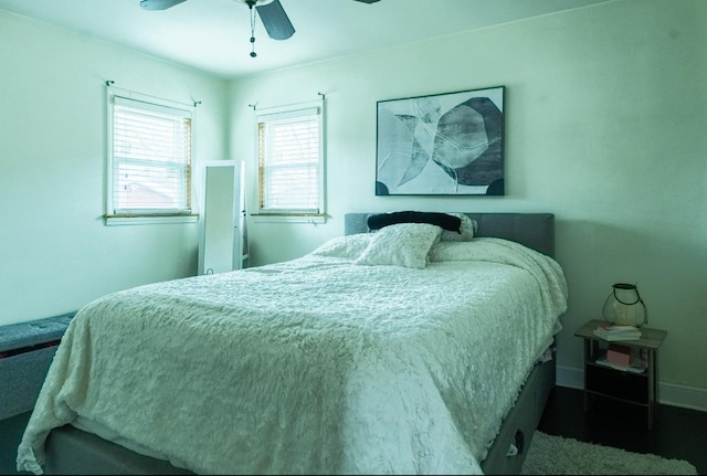 bedroom with baseboards and a ceiling fan