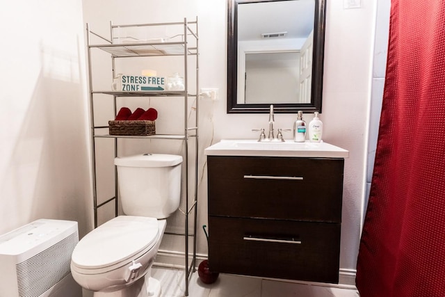 bathroom with toilet, curtained shower, visible vents, and vanity