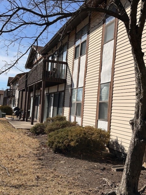 view of side of property featuring a residential view and a balcony