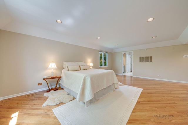 bedroom with light wood-style flooring, recessed lighting, visible vents, and baseboards