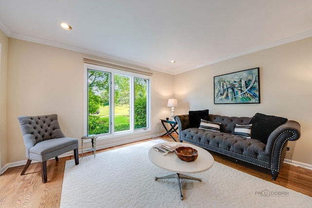 living room with baseboards, ornamental molding, wood finished floors, and recessed lighting