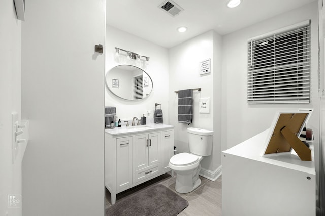 bathroom with recessed lighting, visible vents, toilet, vanity, and baseboards