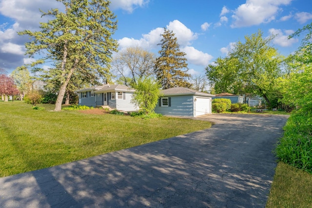 200 S Roselle Rd, Roselle, IL 60172 - ranch-style home featuring asphalt driveway and a front yard