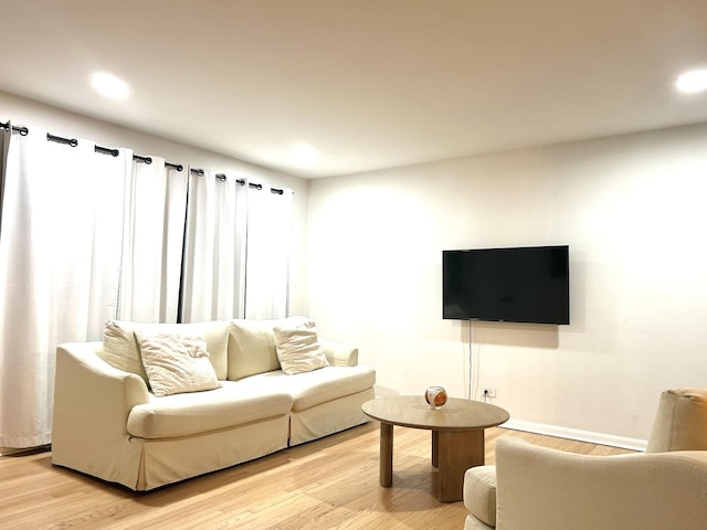 living area featuring recessed lighting and light wood-style floors