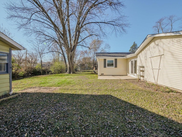 view of yard featuring a patio area