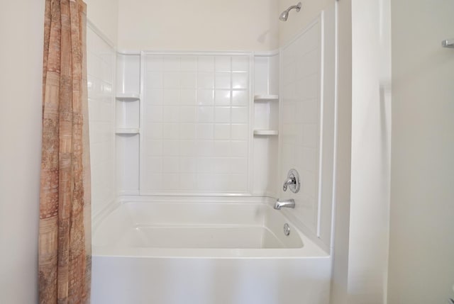 bathroom featuring shower / tub combo