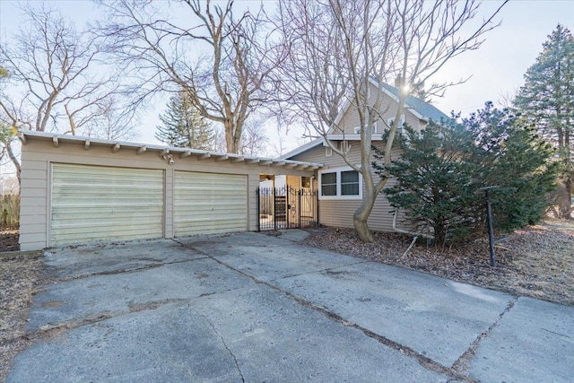 view of front of house with a garage and driveway