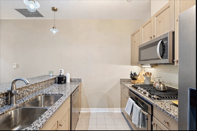 kitchen featuring visible vents, appliances with stainless steel finishes, pendant lighting, a sink, and light tile patterned flooring