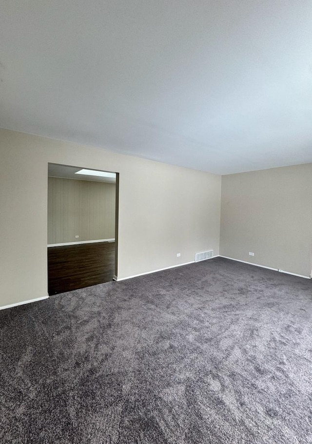 spare room with carpet and visible vents