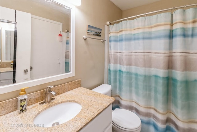 full bathroom with toilet, a shower with curtain, and vanity