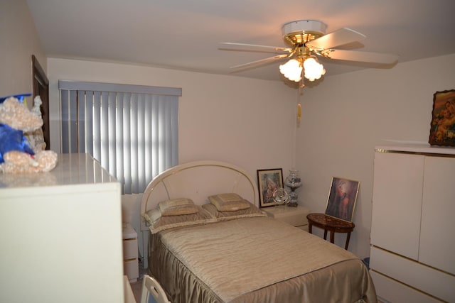 bedroom with ceiling fan