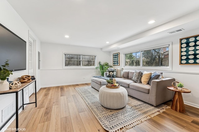 living area with visible vents, baseboards, light wood-style flooring, and recessed lighting