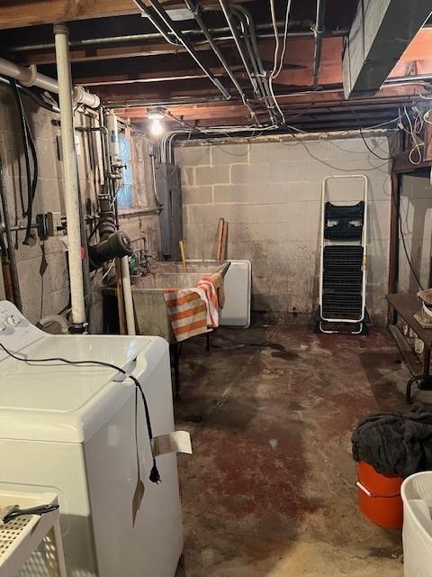 unfinished below grade area featuring washer / dryer