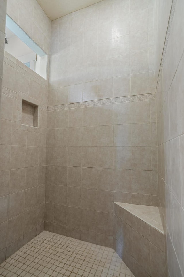 2806 Oakmont Ct, Champaign, IL 61821 - bathroom featuring a tile shower