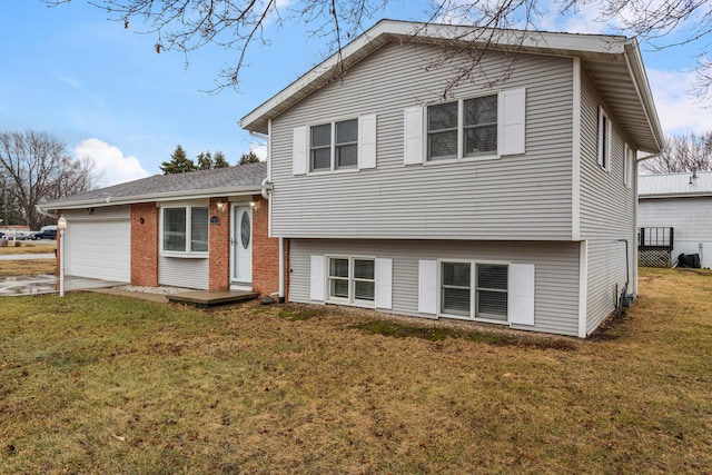 tri-level home featuring a garage, driveway, and a front yard