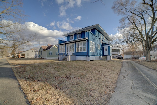 view of front of house featuring entry steps and a front yard