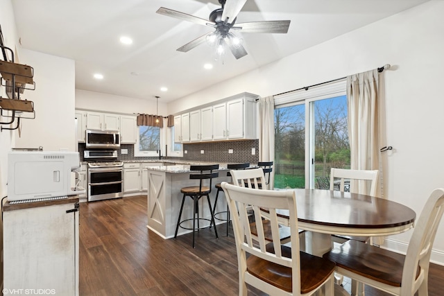 dining area with dark wood-type flooring, a healthy amount of sunlight, ceiling fan, and recessed lighting