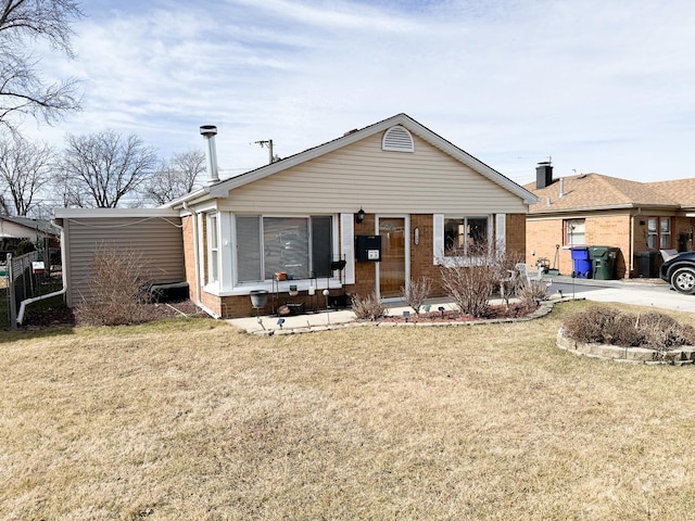 view of front of house featuring brick siding and a front lawn