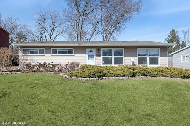 single story home featuring a front lawn