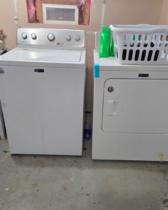 laundry area with laundry area and independent washer and dryer