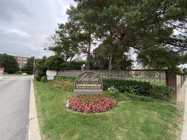 view of community / neighborhood sign