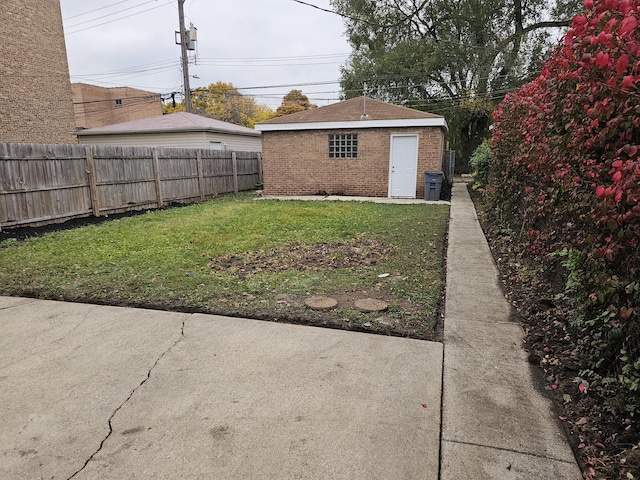 view of yard featuring a fenced backyard and an outbuilding