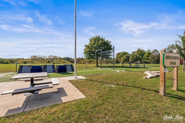 view of home's community featuring a yard