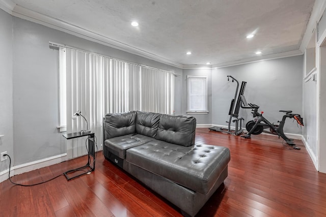 living area with wood-type flooring, baseboards, crown molding, and recessed lighting