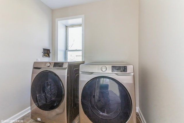 1803 Guion St, Ottawa, IL 61350 - laundry room featuring washing machine and clothes dryer, laundry area, and baseboards